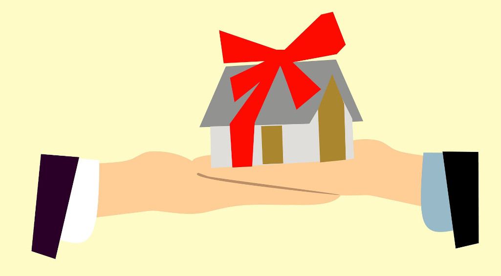 In che momento si trasferisce la proprietà della casa oggetto di donazione?